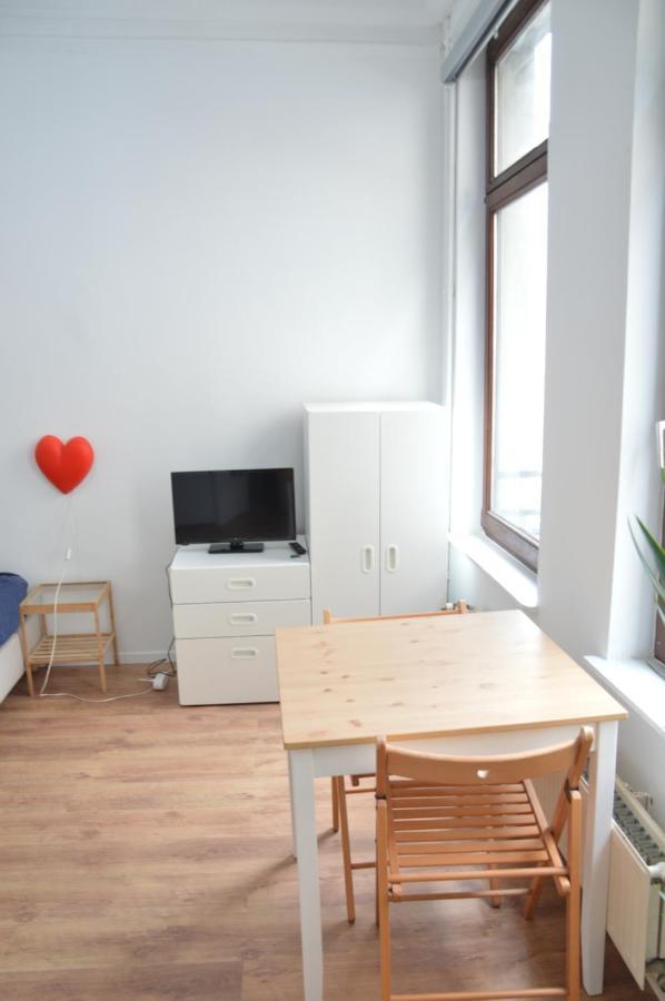 Awesome Studio In Marolles Apartment Brussels Exterior photo
